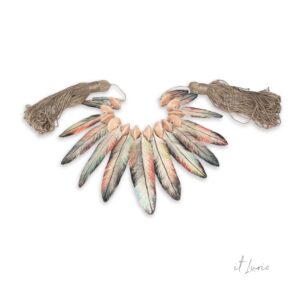COLAR EM FAIANÇA MACAW COCAR - PERFEITO PARA DECORAÇÃO APARTAMENTO DE PRAIA
