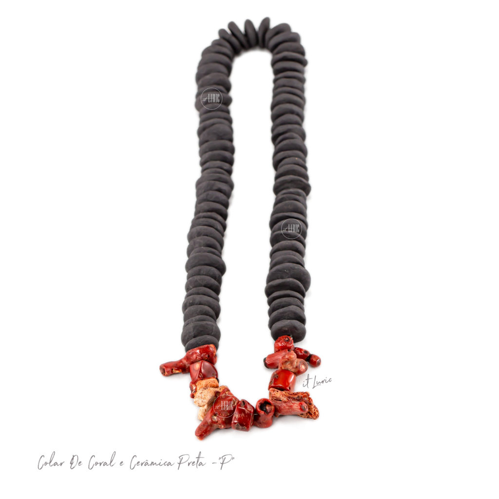 COLAR DE CORAL E CERÂMICA PRETA-P (1)