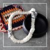 COLAR CERÂMICA BRANCA JASPE ZEBRA-M (1)