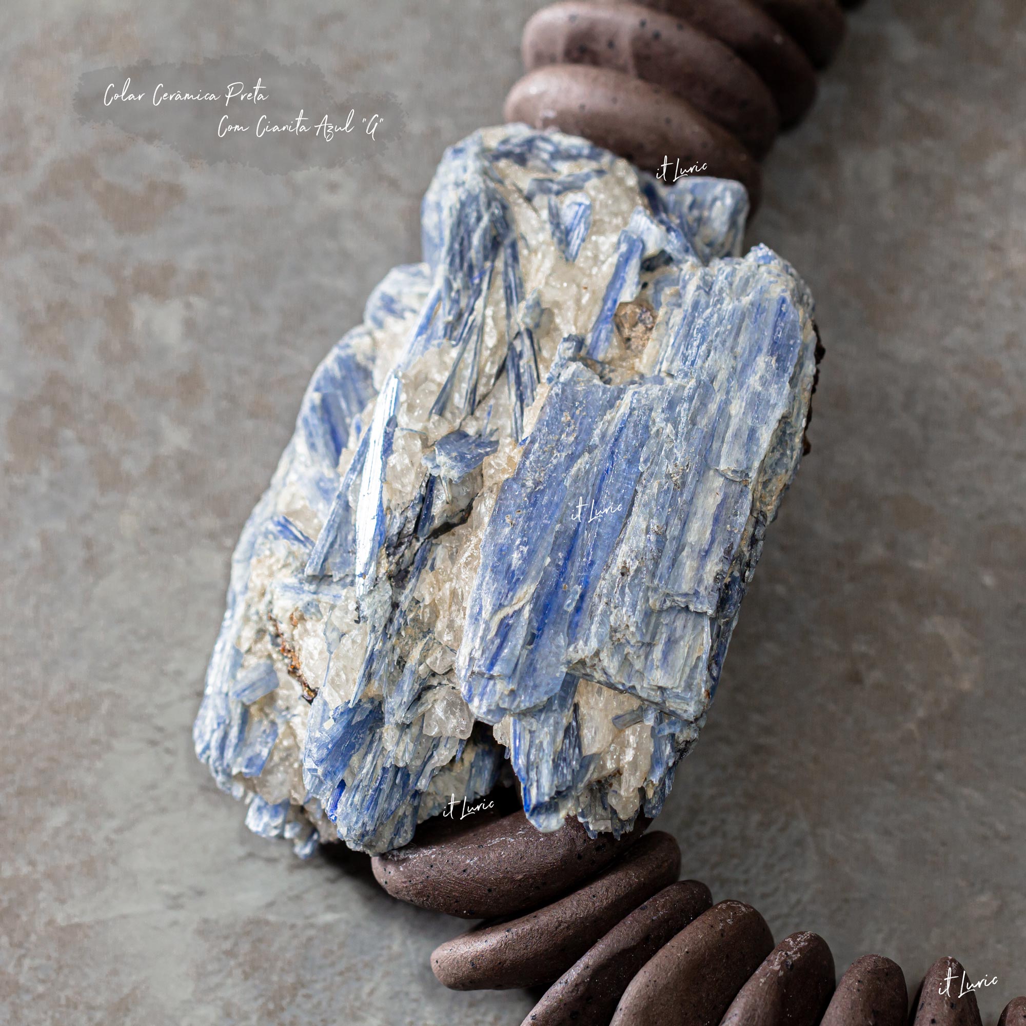 COLAR CERÂMICA PRETA COM CIANITA AZUL-G (5)