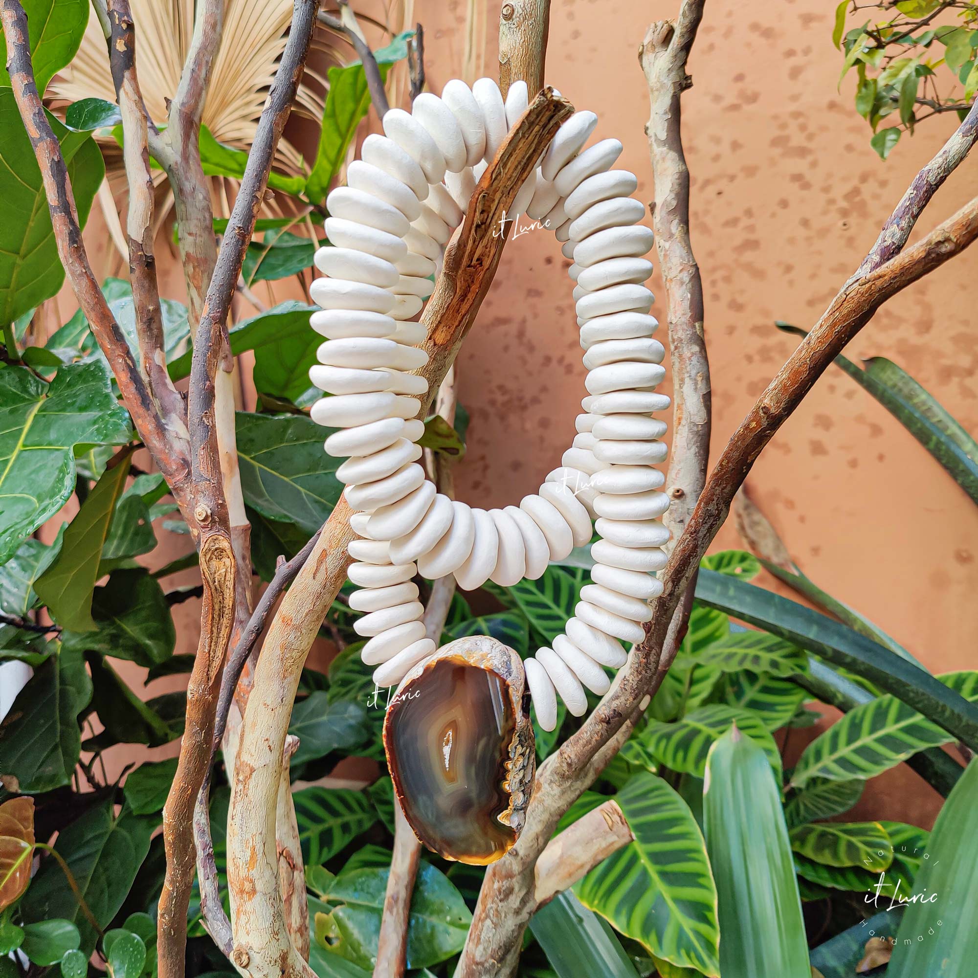 COLAR CERÂMICA PORCELANA COM GEODO ÁGATA, PEÇA 100% FEITA A MÃO
