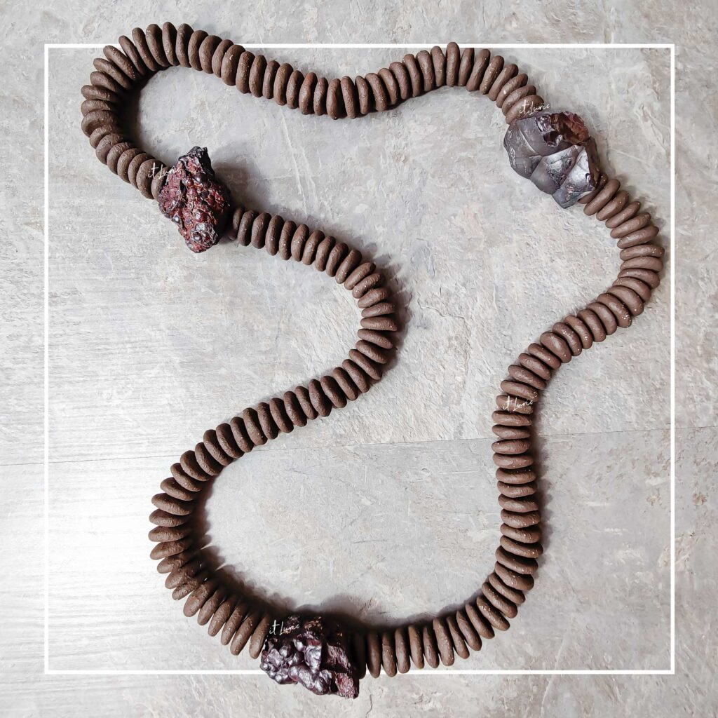 COLAR DE MESA CERÂMICA PRETA COM CHAMOTE BR (1)