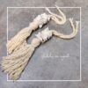 CONJUNTO PINGENTE PORCELANA FLOR COM TASSEL PLUMA DE SEDA COM VISCOSE COR PINUS