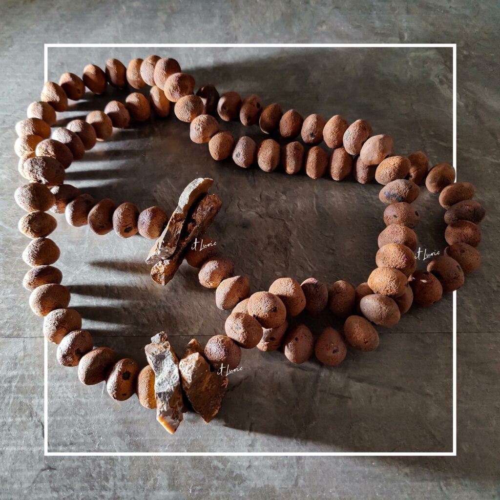 Colar-Decorativo-Terracota-Rustico-Pedras-Jaspe-Flor