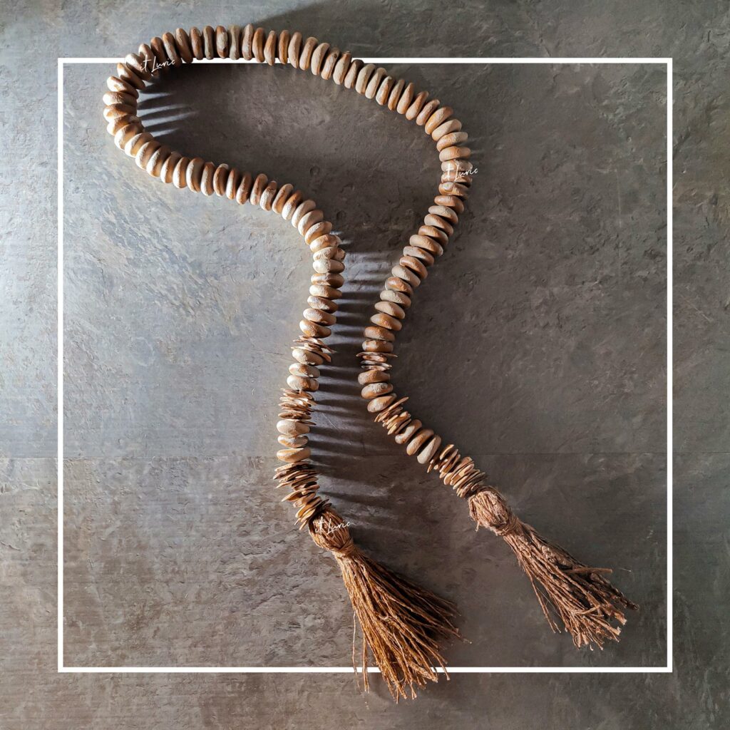 Colar Creme Saggar Tassel Palha de Seda (1)