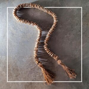 Colar Creme Saggar Tassel Palha de Seda (1)