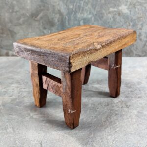 Mini Banquinho Decorativo Madeira - 22.5x14x15.5cm (1)