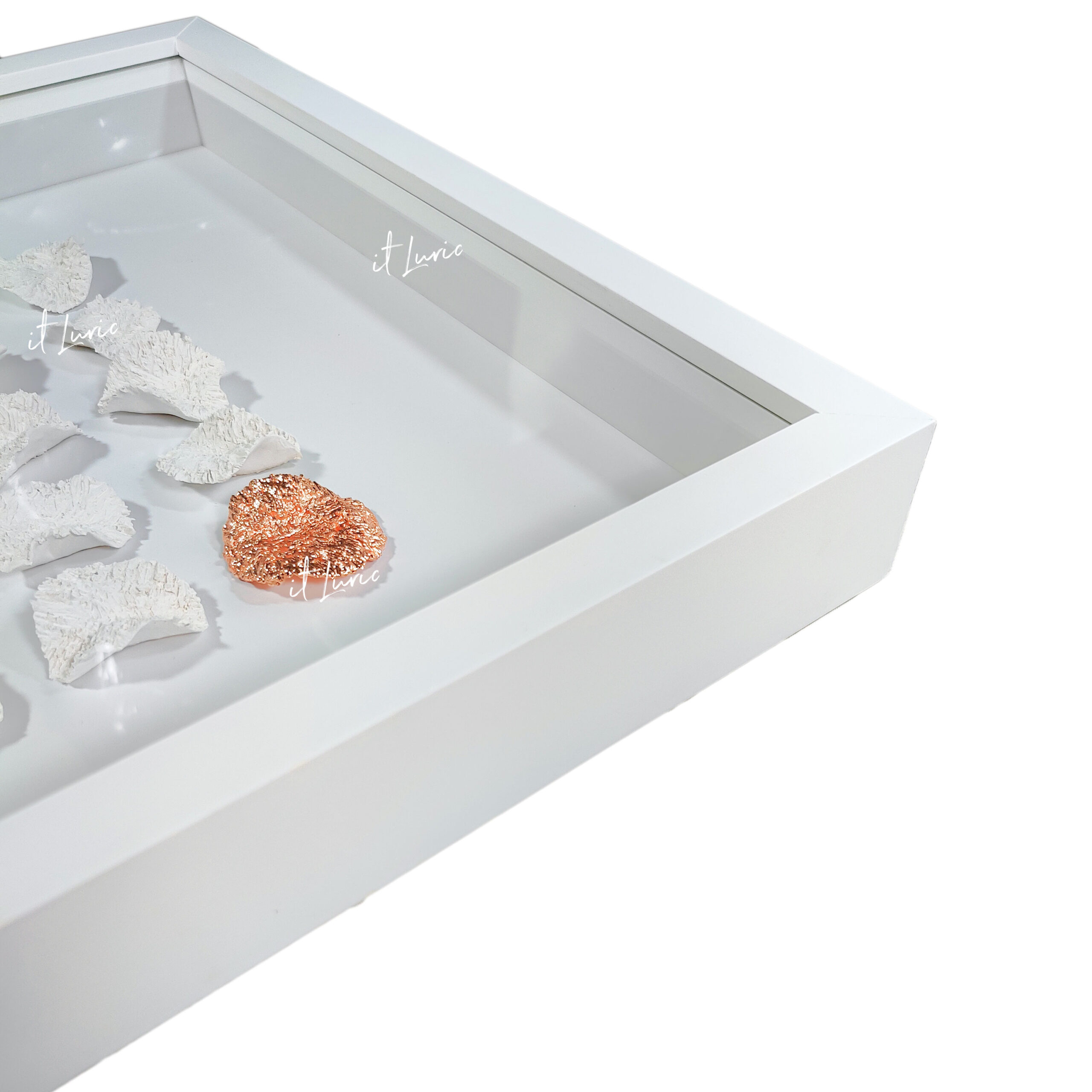 Quadro Fuxico Porcelana com Detalhe Banhado a Cobre