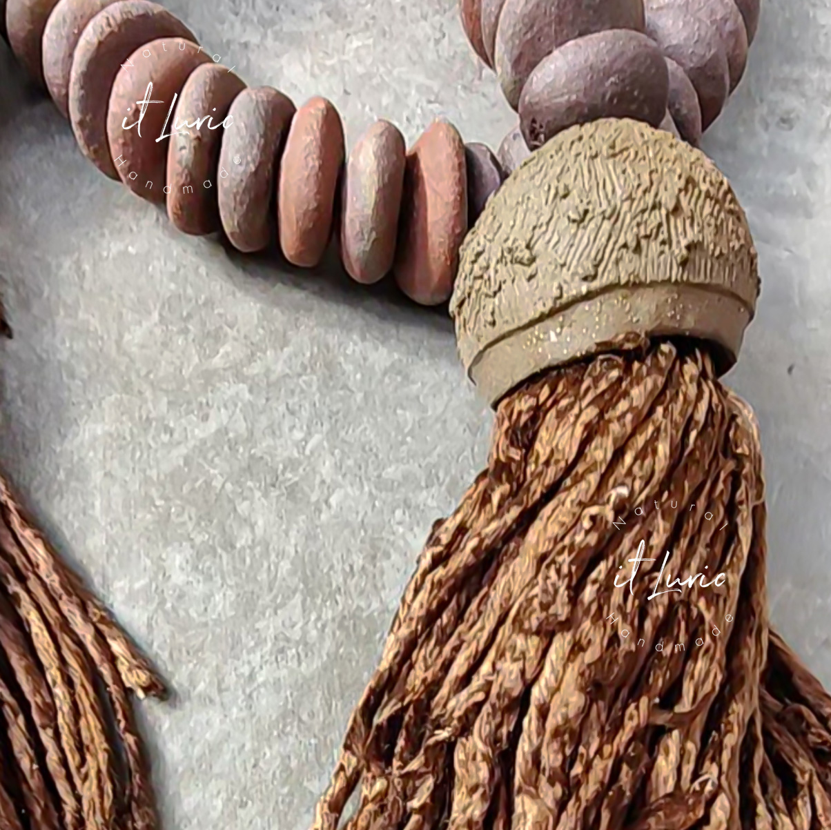 Escultura Cerâmica Terracota Mesclado com Tassel de Seda Pura Café