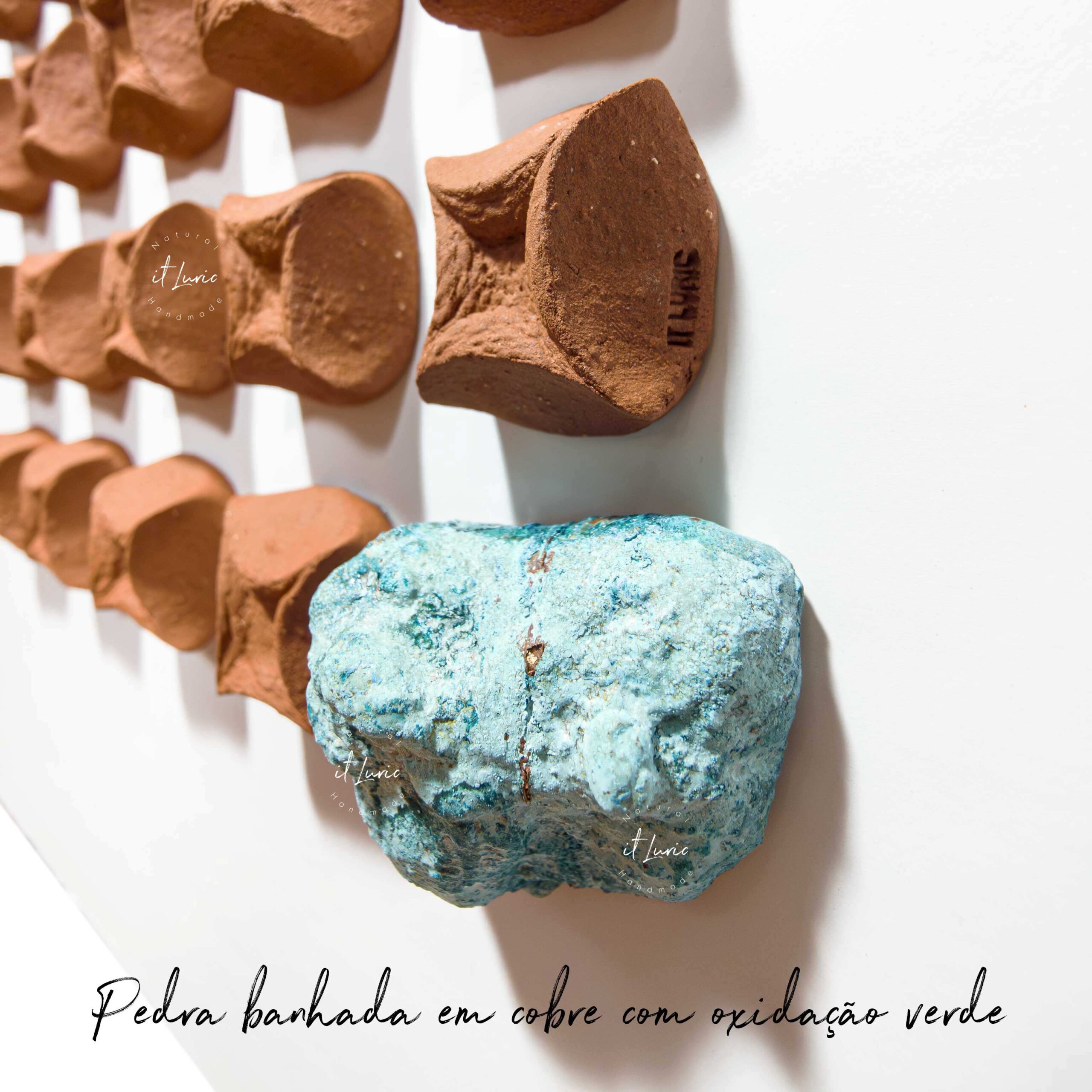 Quadro Massas Terracota com Pedra Banhada em Cobre e Oxidação Verde