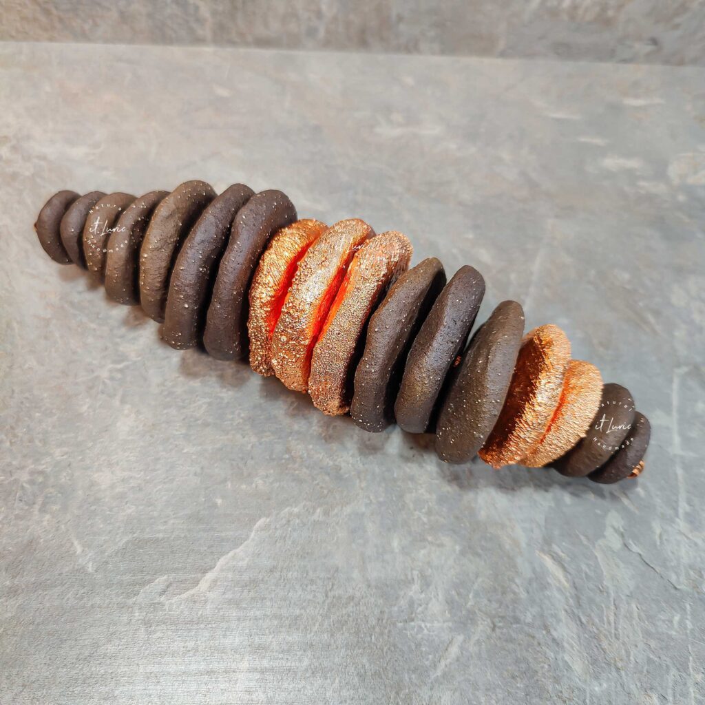 Objeto Cerâmica Orgânico com Banho de Cobre Pátina Amarela