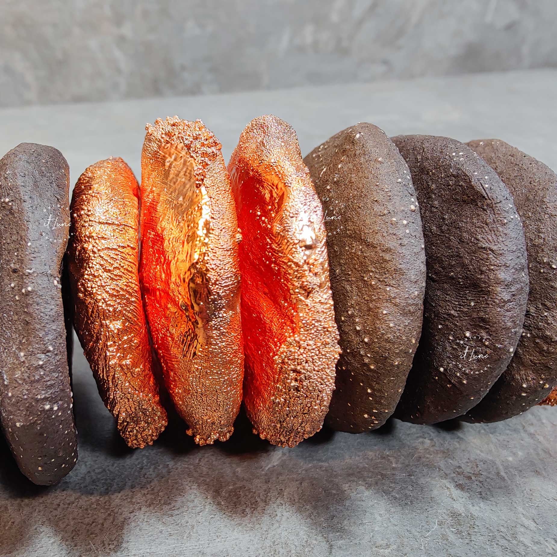 Objeto Cerâmica Orgânico com Banho de Cobre Pátina Amarela
